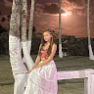 Meet your Posher, Larissa